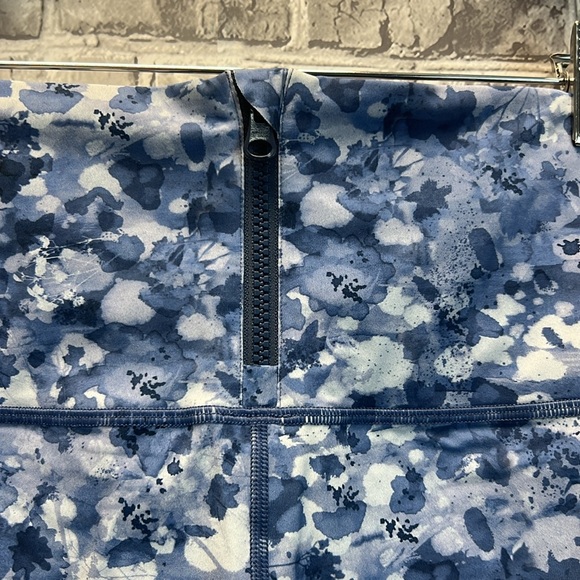 ‎Lululemon - Picture 4 of 9